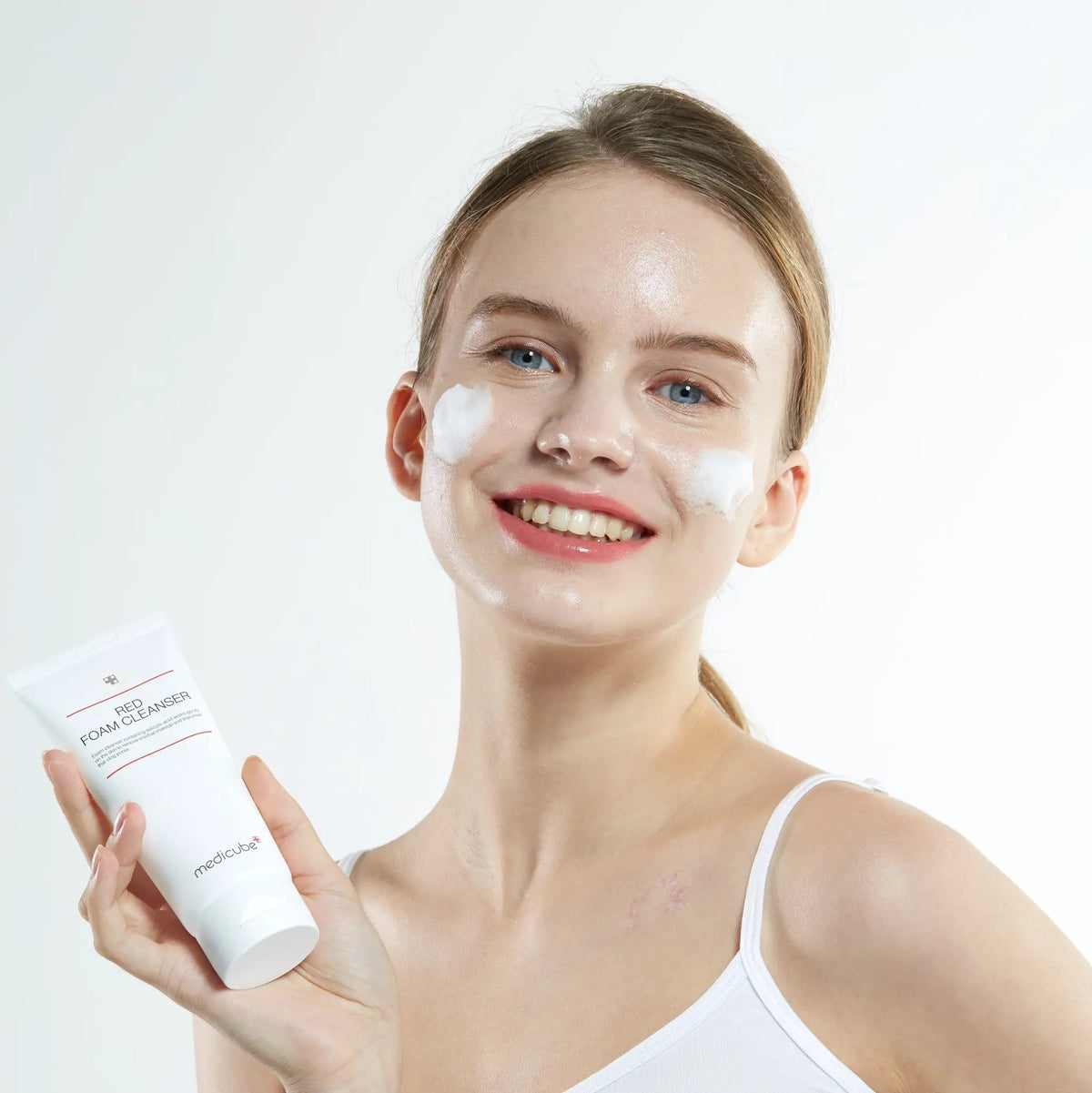 medicube Red Foam Cleanser 120ml by Seoulia