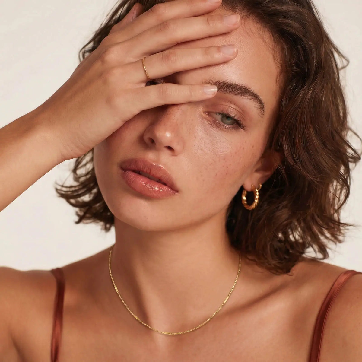 Golden Minimalist Chain by Aurora Beauty